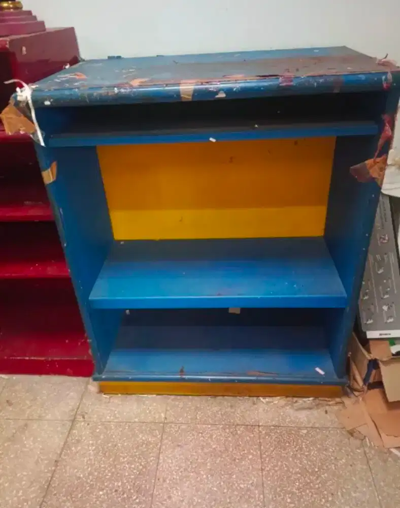 Rak penyimpanan gudang