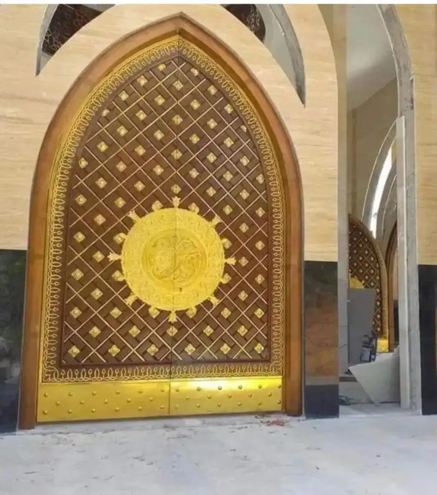 Pintu masjid Nabawi jati