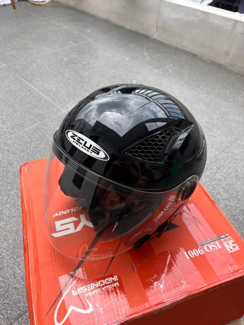 Helm Zeus Zs-610