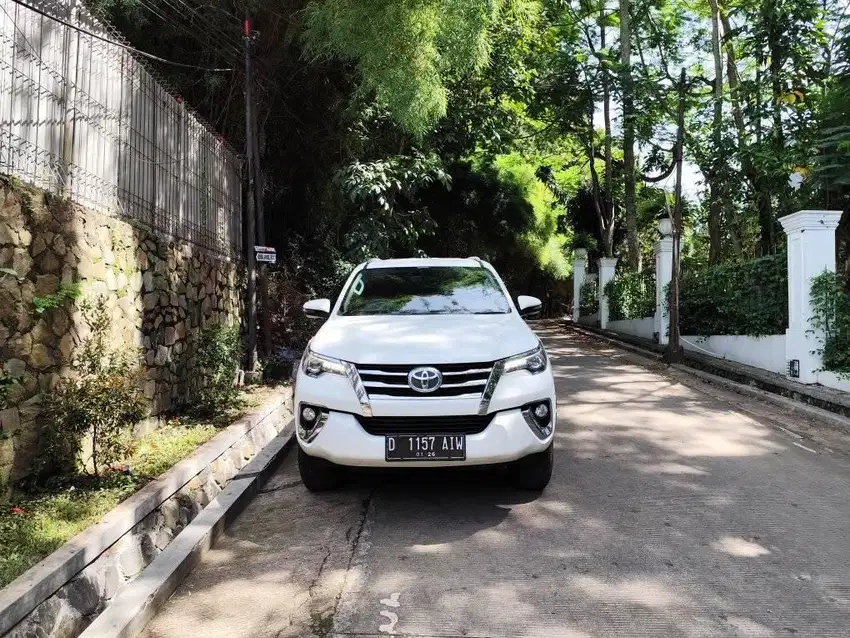 Fortuner 2.4 VRZ AT '2020 Low Km