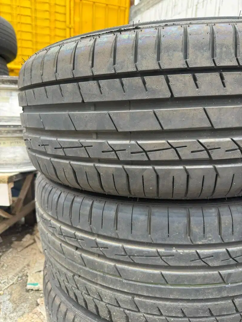 Ban bekas r20 accelera 99% like new