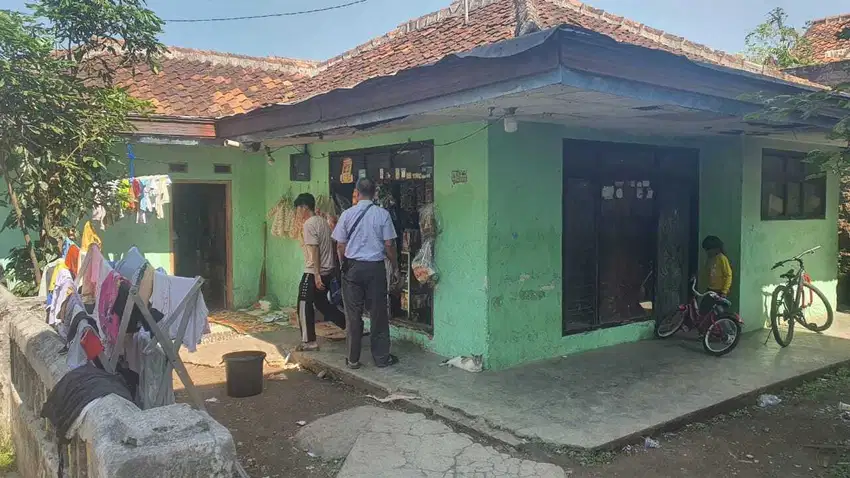 Dijual  Cepat Tanah Dengan  Bangunan Di Cimahi