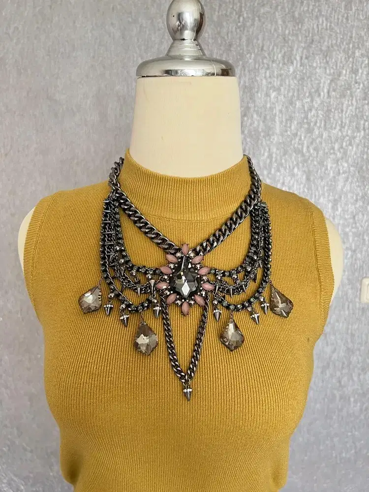 Kalung aksesoris pesta