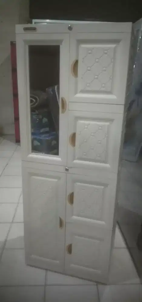 Lemari pakaian mini