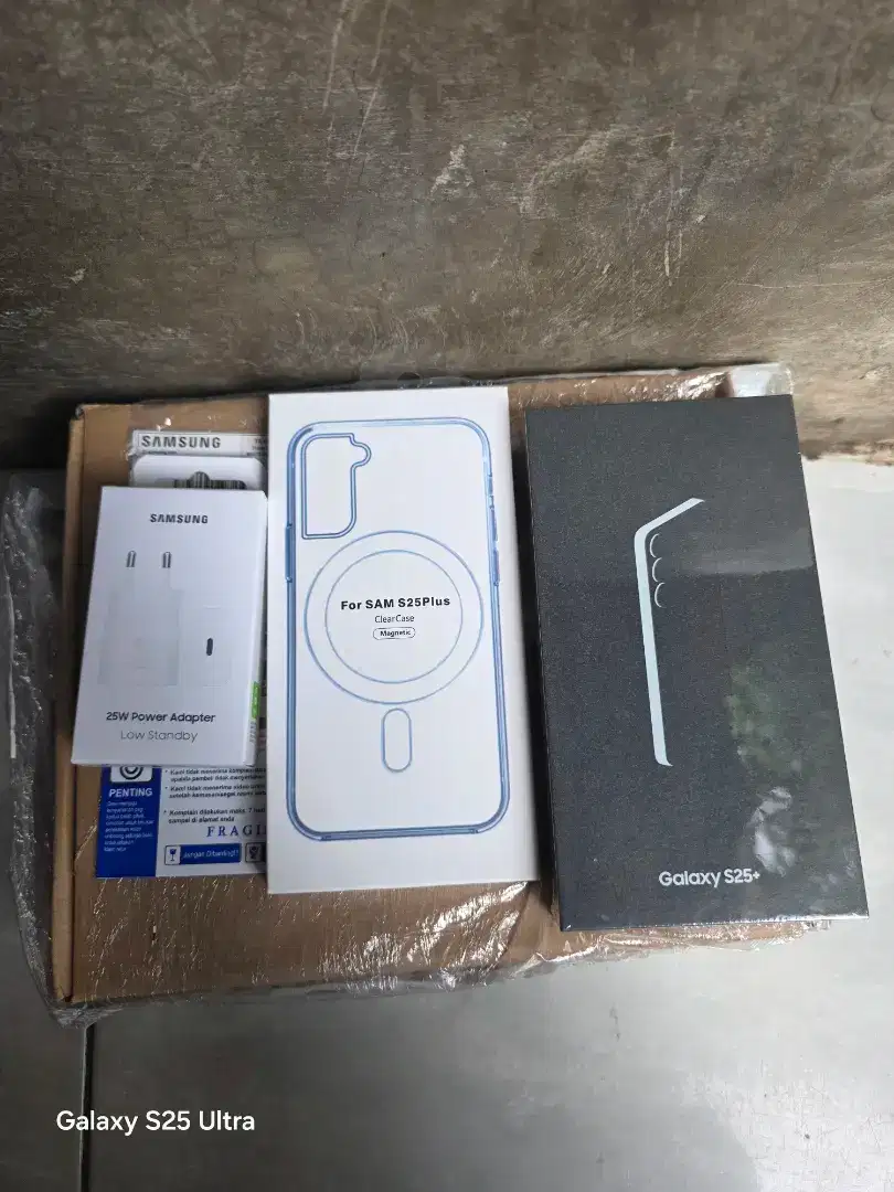 Samsung s25+ 12/512 bs tt iphone 16 series