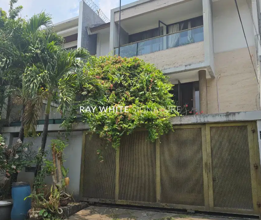 Dijual Rumah Kondisi Bagus dan Siap Huni di Jl Villa Hijau