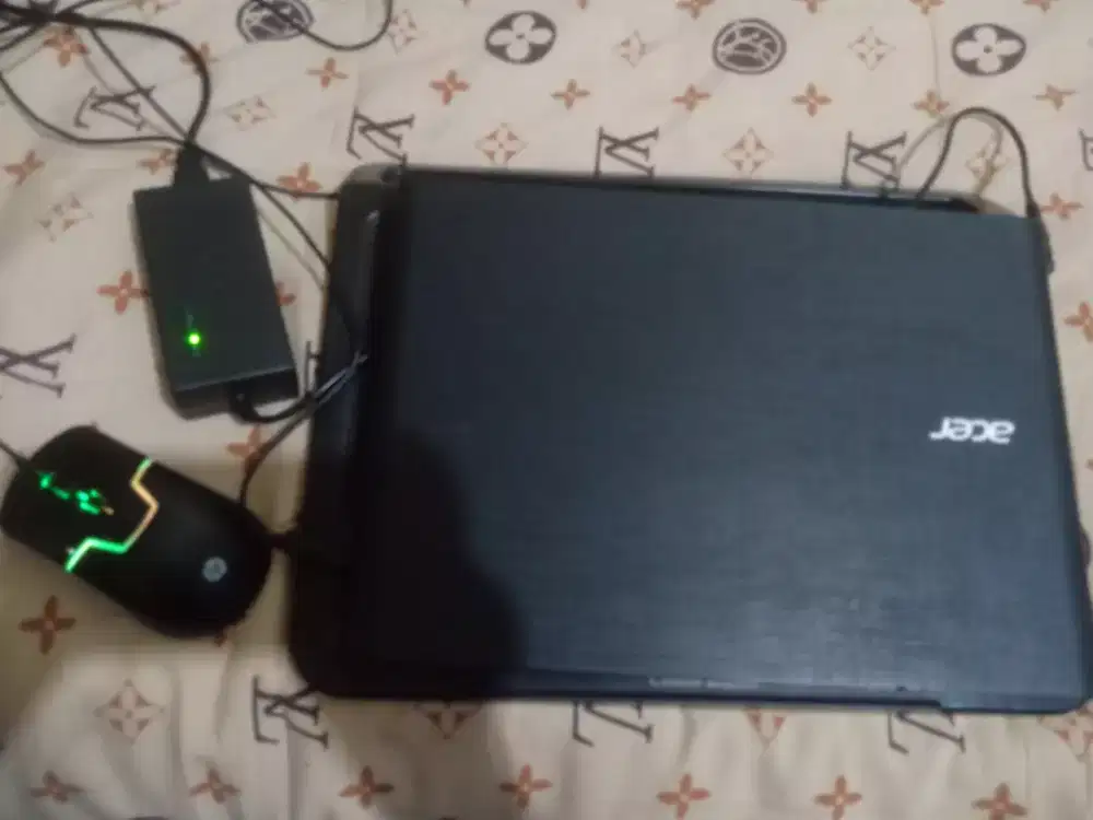 Acer Aspire E5 473G core I7 gen 4 dobel storage SSD 256 HD 1T