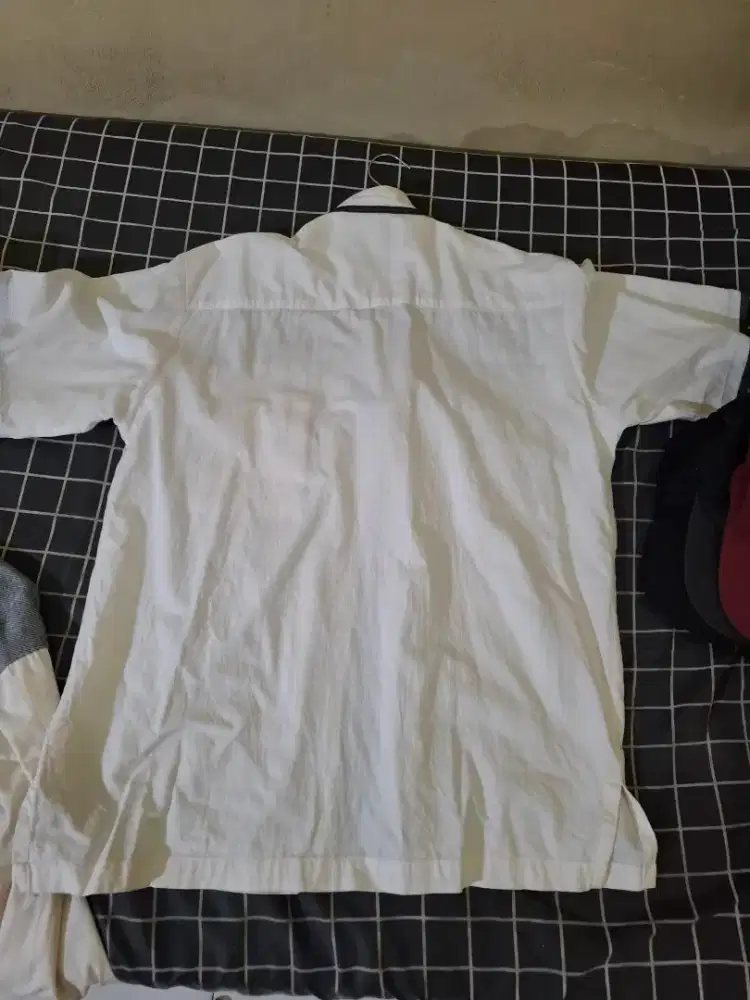 baju lengan pendek putih kokoh size L