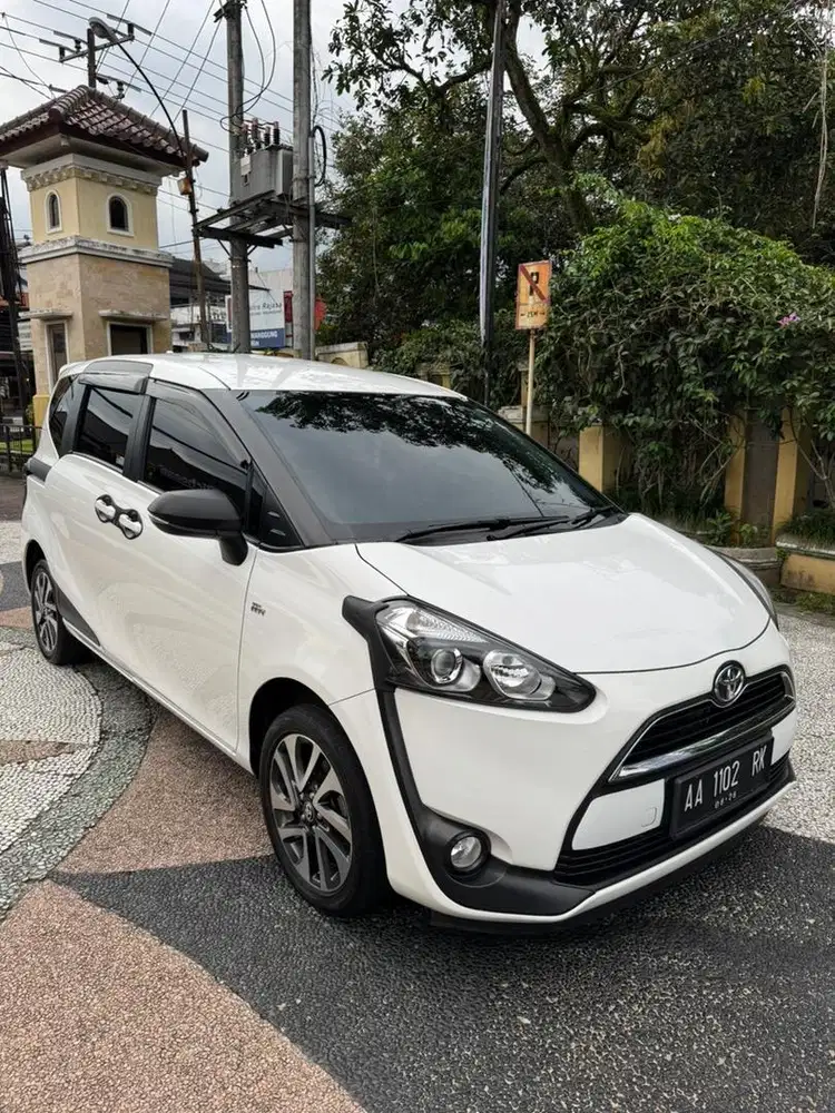 Sienta 1.5 V AT 2018 istimewa