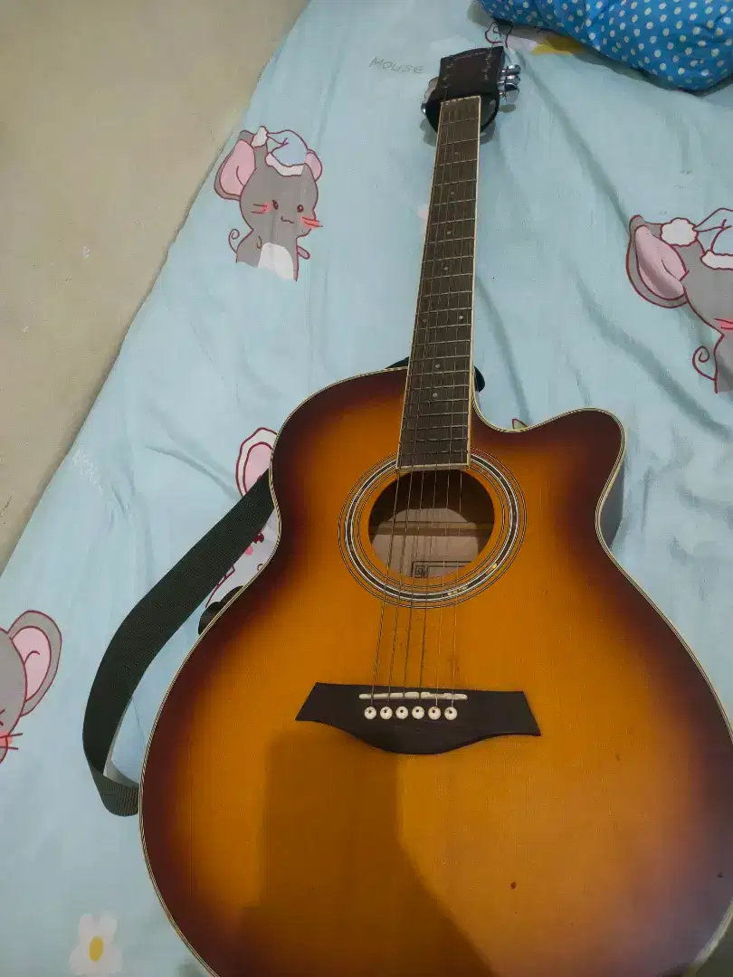 Dijual gitar Carles c110c bekas
