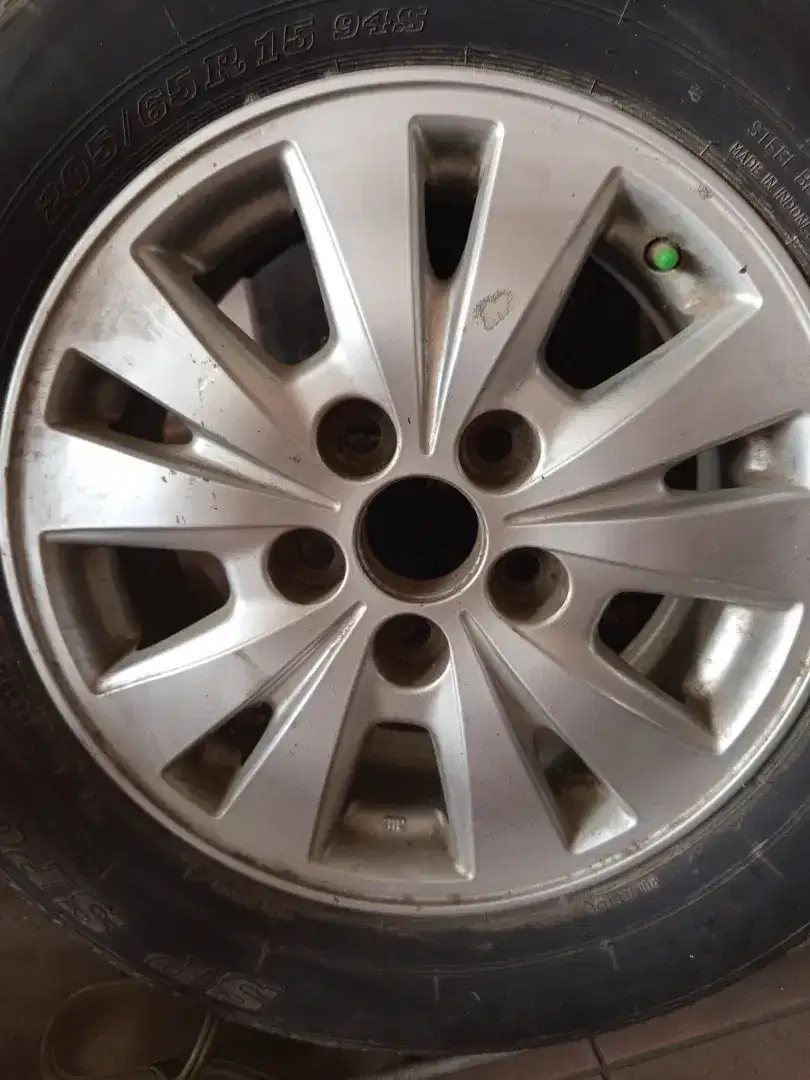 Pelek mobil inova