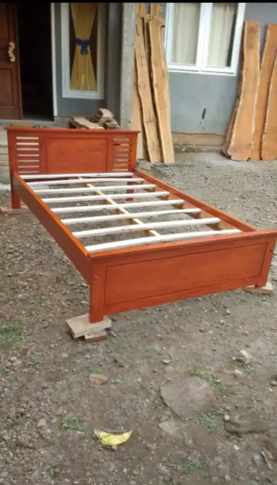 Dipan 160x200 minimalis