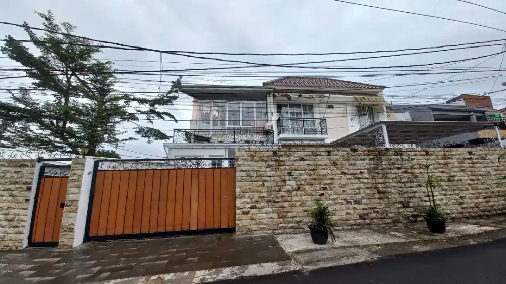 RUMAH 2 LANTAI MEWAH BANGUNAN KOKOH PLUS BEBERAPA FURNISHED