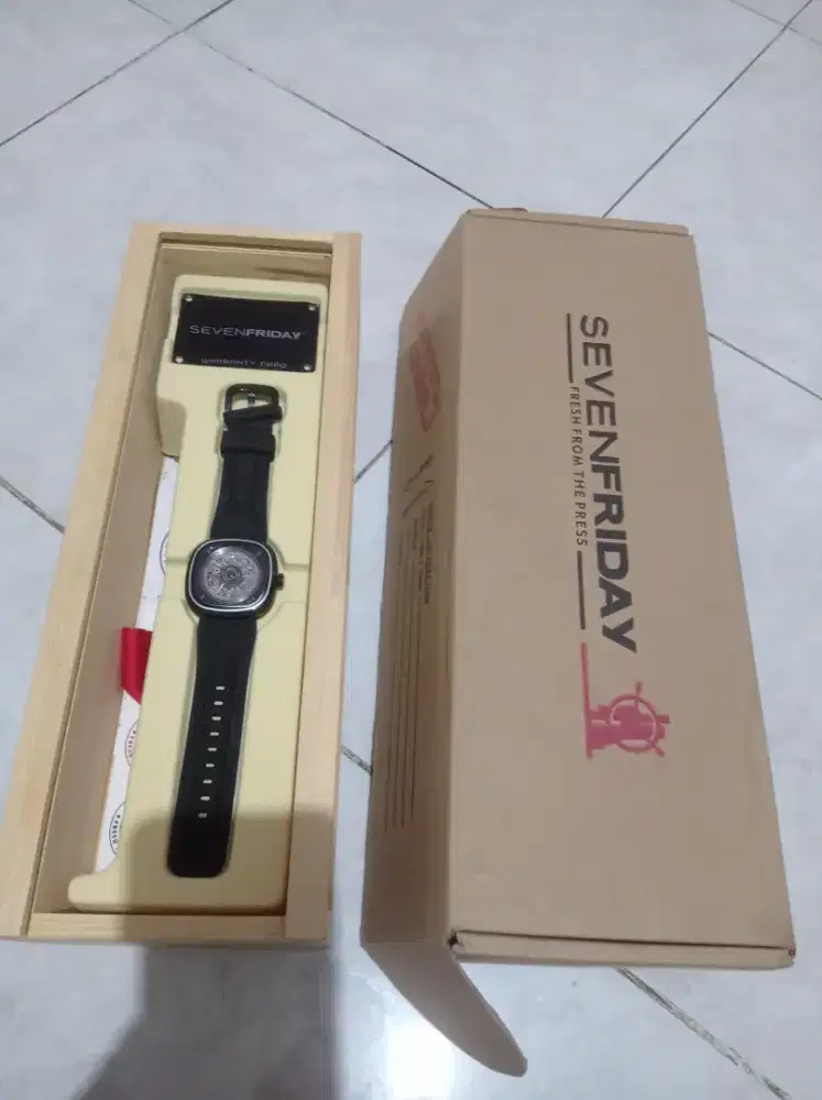 Jual jam tangan SevenFriday bekas