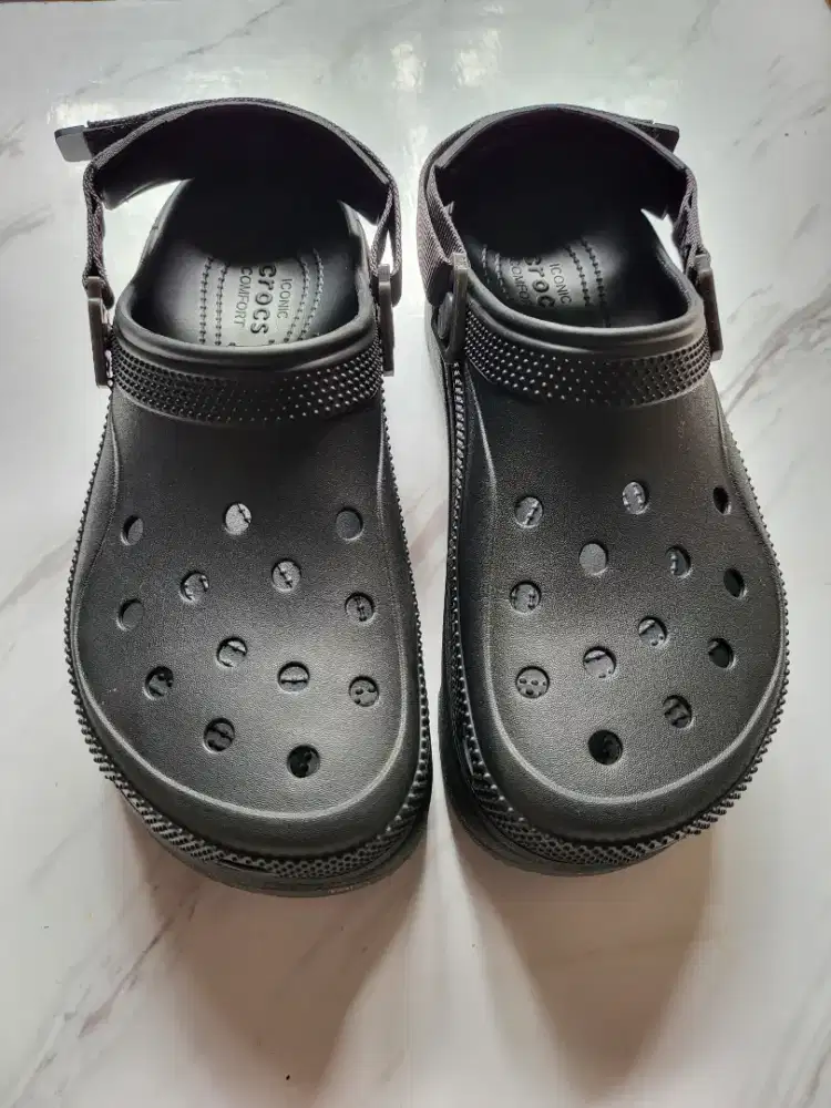 Sandal Crocs hitam