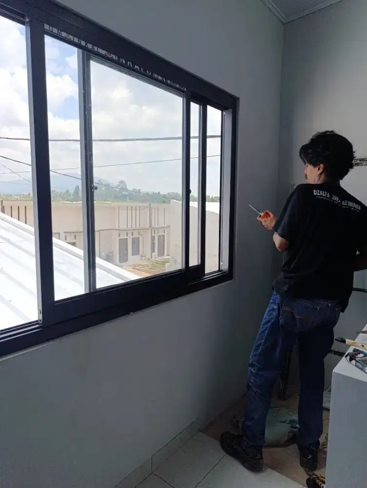 Jendela Sliding Aluminium