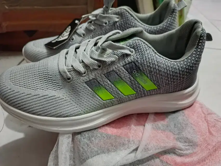 Adidas running size 42 like new mulus tapak tebal aja 250rb nett