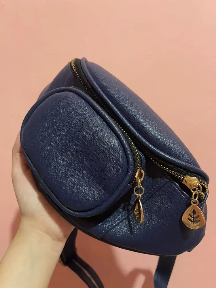 Preloved Tas depan Navy