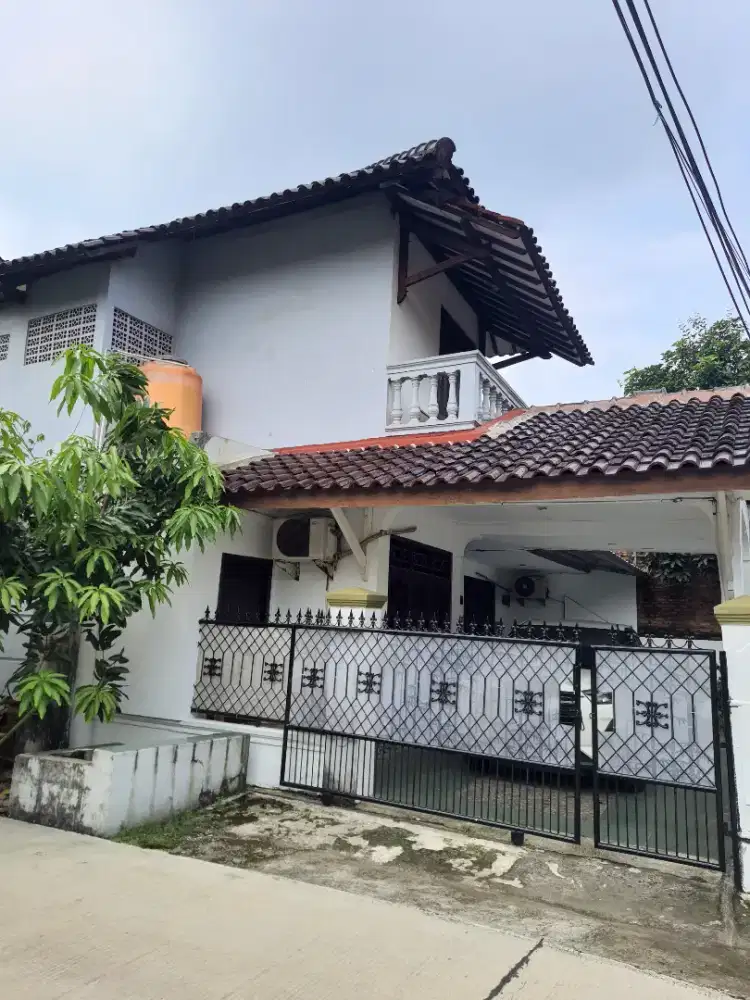 Dijual rumah 2lantai lokasi strategis bebas banjir