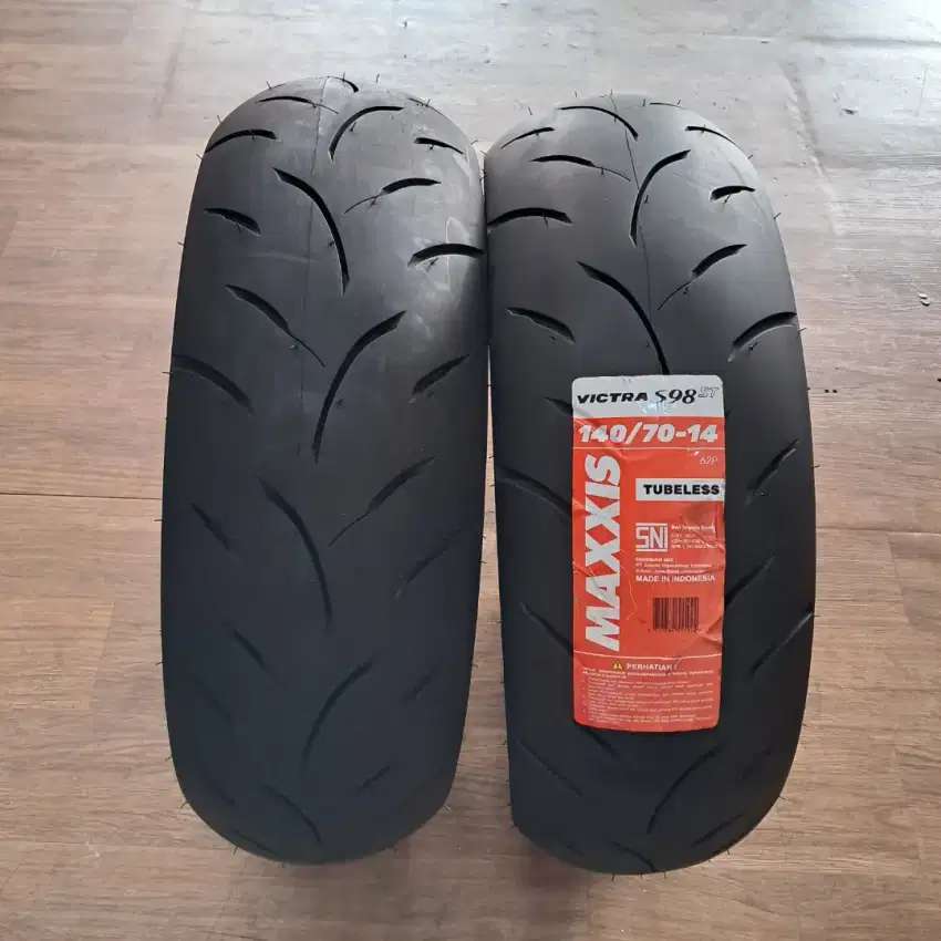 BAN MOTOR MAXXIS VICTRA TL 140/70 -14 62P (MRT07)