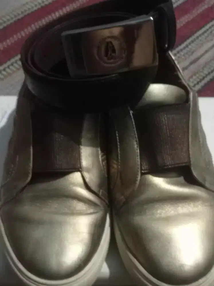 Ikat Pinggang Merek :  Hush Puppies &  Sepatu, 2 (.Pcs )