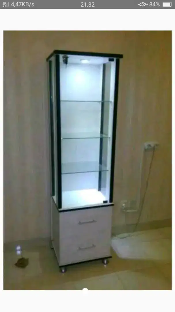 COD lemari hias kaca sudut minimalis modern.