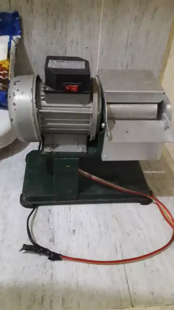 Mesin parut kelapa merk byson