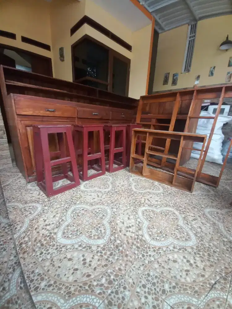 Dijual cepat BU meja/kursi/furnitur cafe bekas, kayu jati