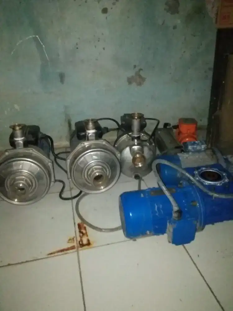3 Motor pompa stenlis 2 motor girbok 1pibrator 1 hidrolic