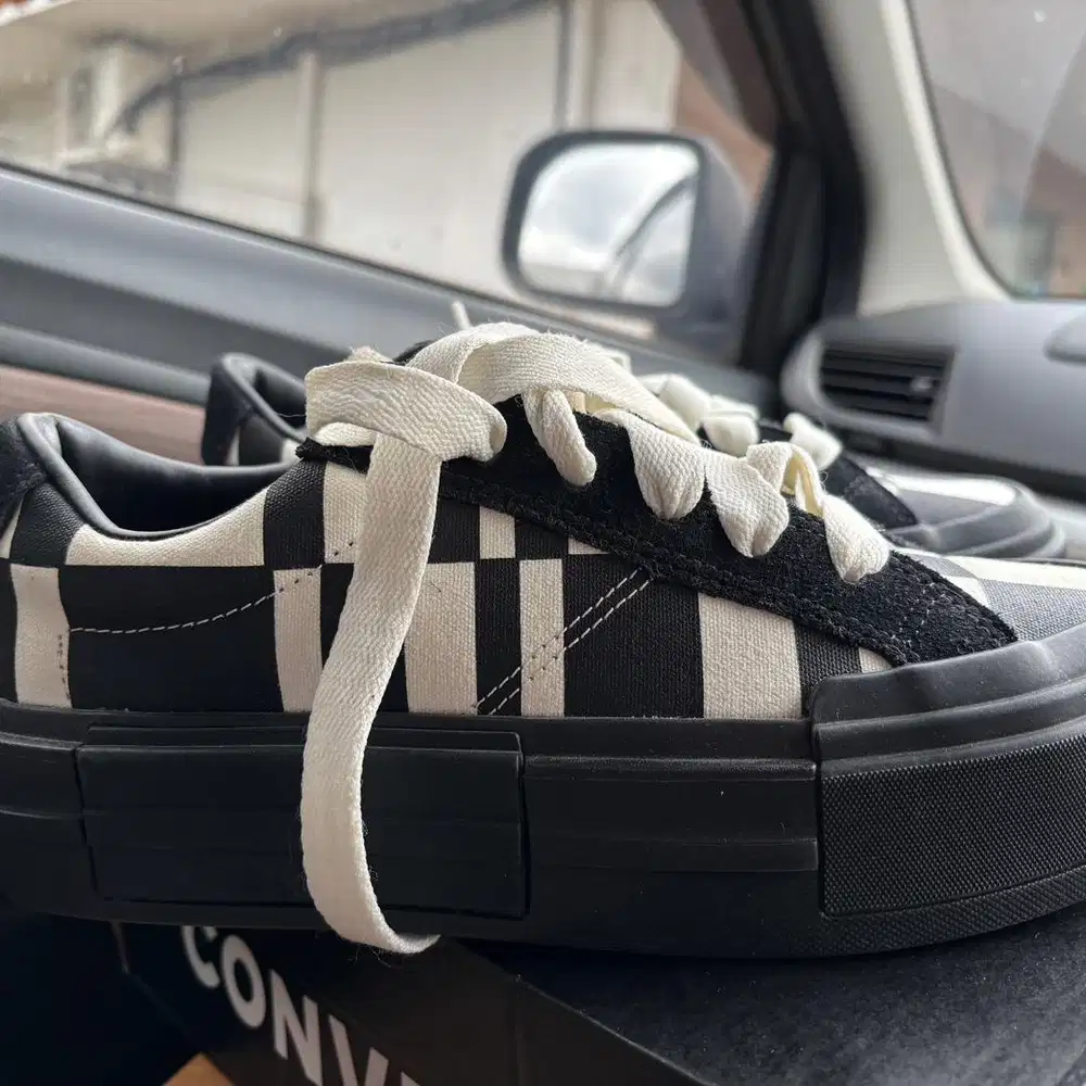 Converse black white size 42