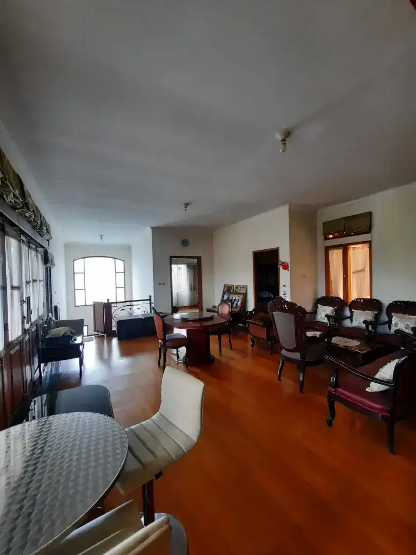 RUMAH MEWAH 3LT DAERAH TURANGGA KARAWITAN