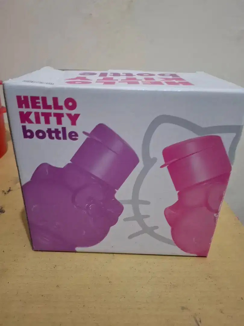 Tupperware Hello Kitty Bottle