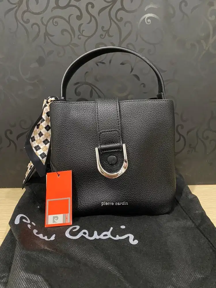 Tas hitam piere cardin
