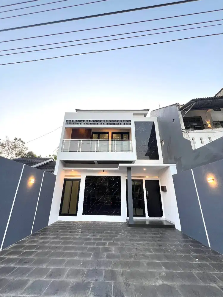 Rumah Baru Tepi Jalan Aspal Lebar di Ambarketawang