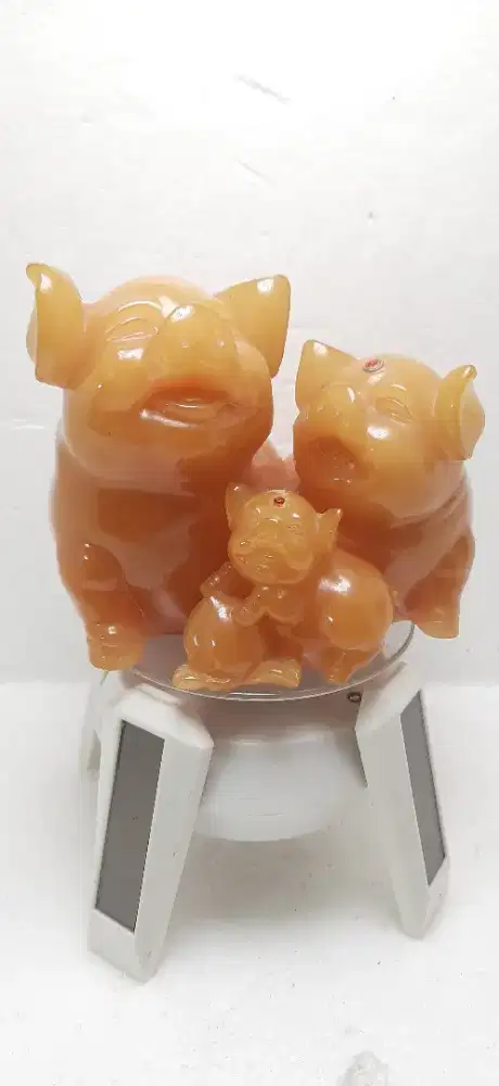 Pajangan resin vintage piglet