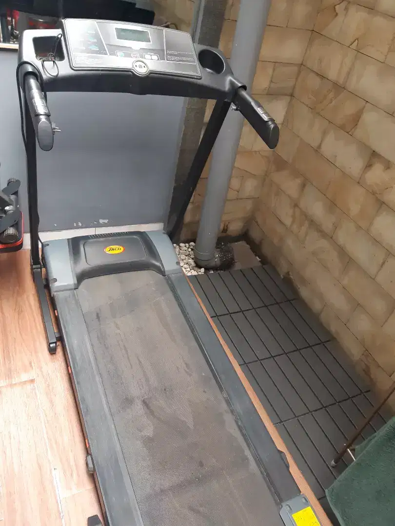 Treadmil lari merk JACO