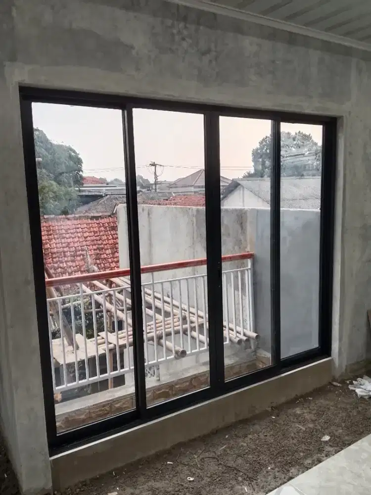 Pintu kaca dan partisi