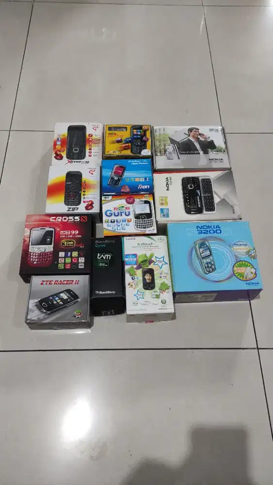 Nokia AHA Flexi Smartfren ZTE Wailung Blackberry Phone