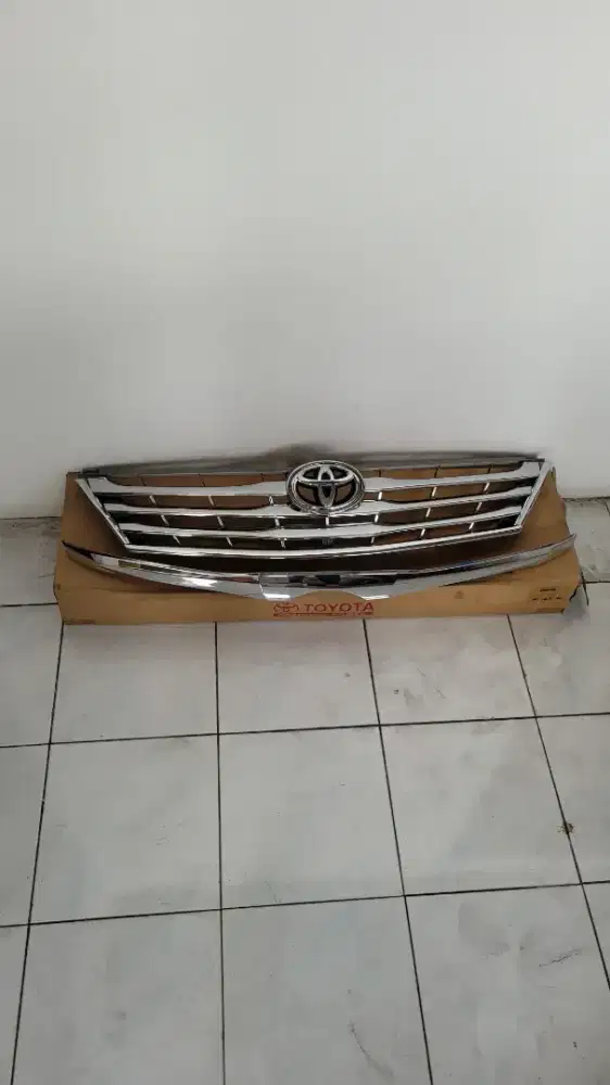 Toyota Innova Grill Emblem Chrome 2013