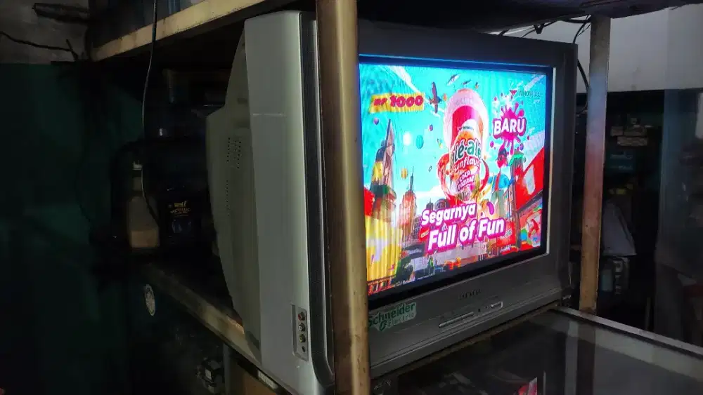 Samsung 21 Inch Nyala Mati