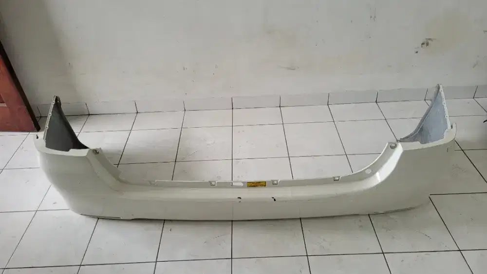Toyota Innova Bumper Belakang White Putih 2013