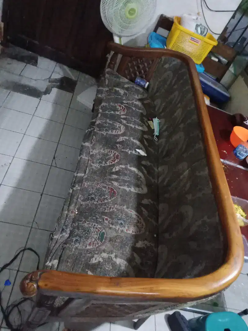 Sofa panjang cocok buat ruang tamu