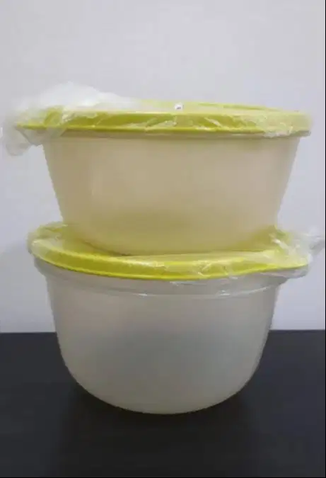 Tempat makan dan sayuran merk Tupperware (warna Kuning)