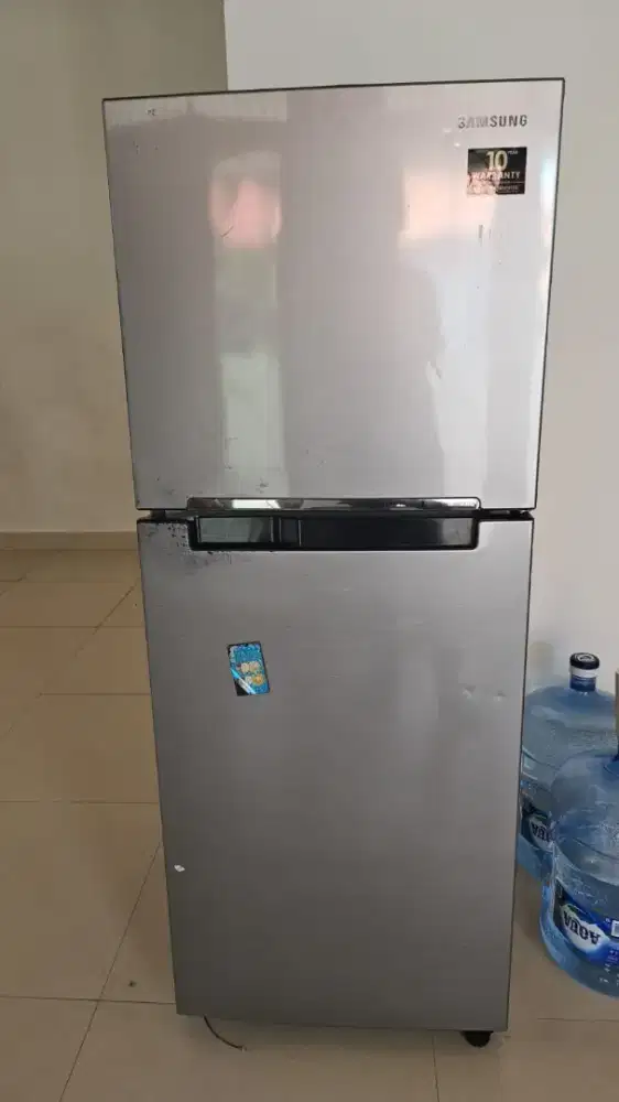 Kulkas Samsung bekas berfungsi baik 203L