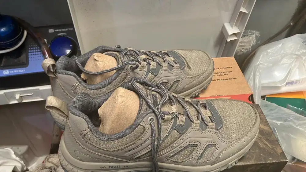 Sepatu skecther gunung