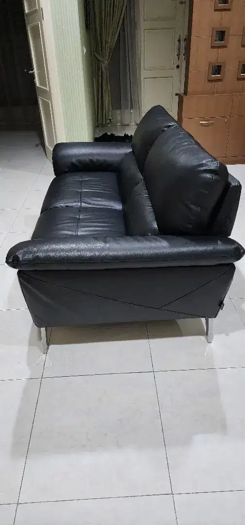 Sofa hitam menawan
