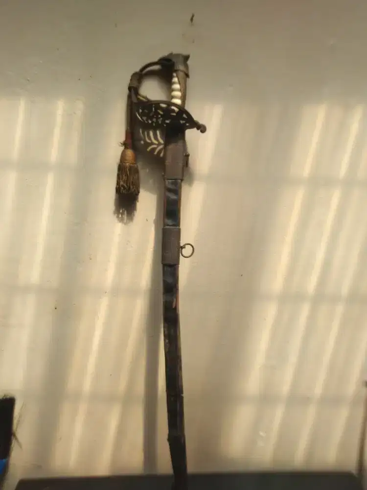 Pajangan dinding pedang komando antik