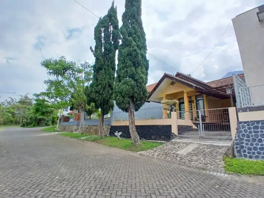 DIJUAL VILA AREA PANDERMAN HILL