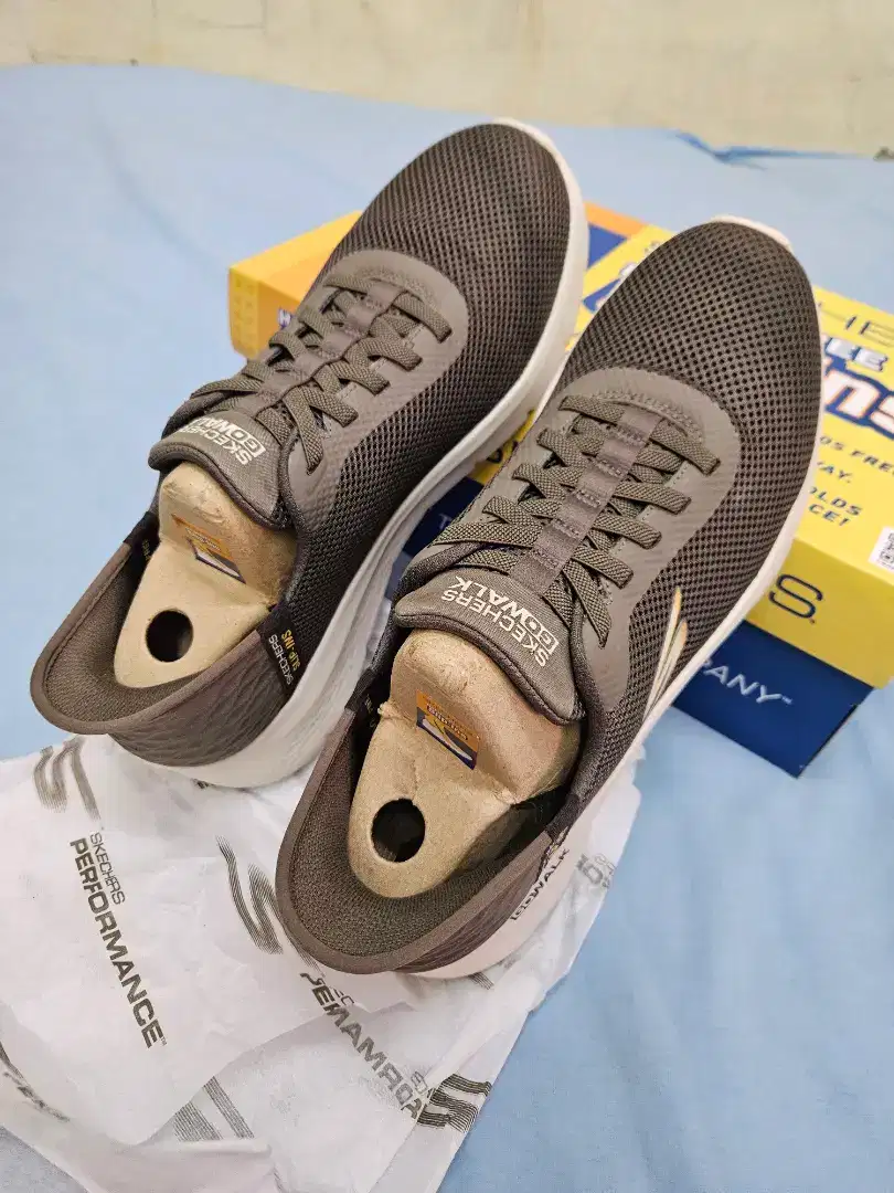 Sepatu Skechers Slip ins no 44 - 45 kondisi baru