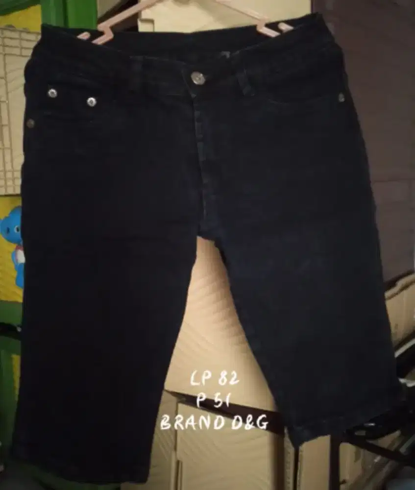 Celana pendek wanita